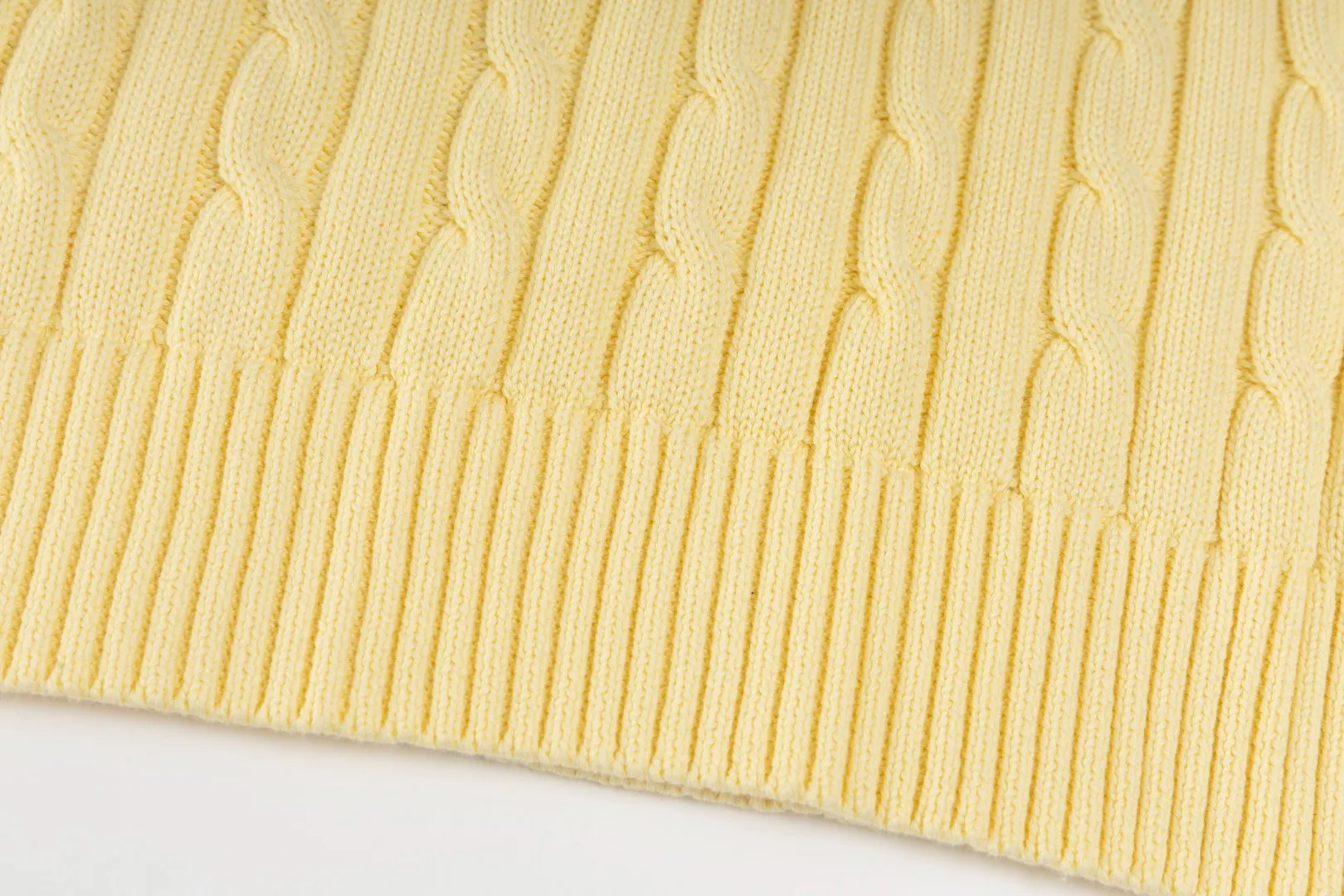 P210 #R90 RALPH LAUREN Thirteen colors of Ralph Lauren classic small label embroidery V-neck pullover cable cardigan sweater women's top, high-density LOGO embroidery on the chest, original customization of tag accessories. Made of pure cotton yarn, pure cotton is skin-friendly and comfortable, small label war horse embroidered twist button V-neck sweater🐎High quality, follow the blogger to learn how to wear it! Let’s buy a Ralph Lauren cable sweater. It’s a super hard-to-find series after it became popular. It’s hard to find one on the official website. It’s simple and practical to wear, with a lazy and loose feel. The thickened fabric has more texture, feels soft and delicate, and has a loose fit. Whether worn alone or layered, you can wear different styles of fashion with just one piece!   Size： Sleeve length: 60/61/62/63